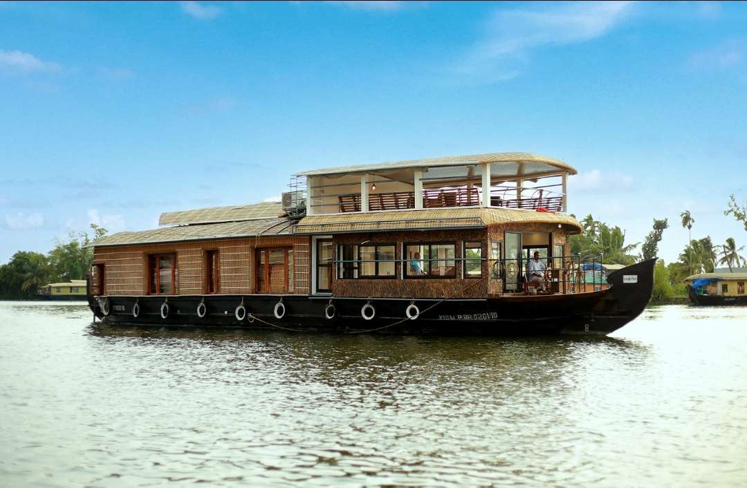 Two Bedroom Premium Houseboat with Upper Deck Hbcode: EXO02