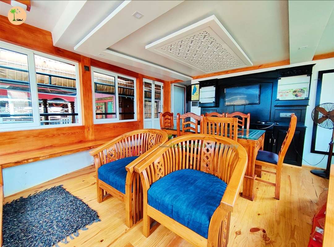 2 Bedroom Glass Coveed Houseboat