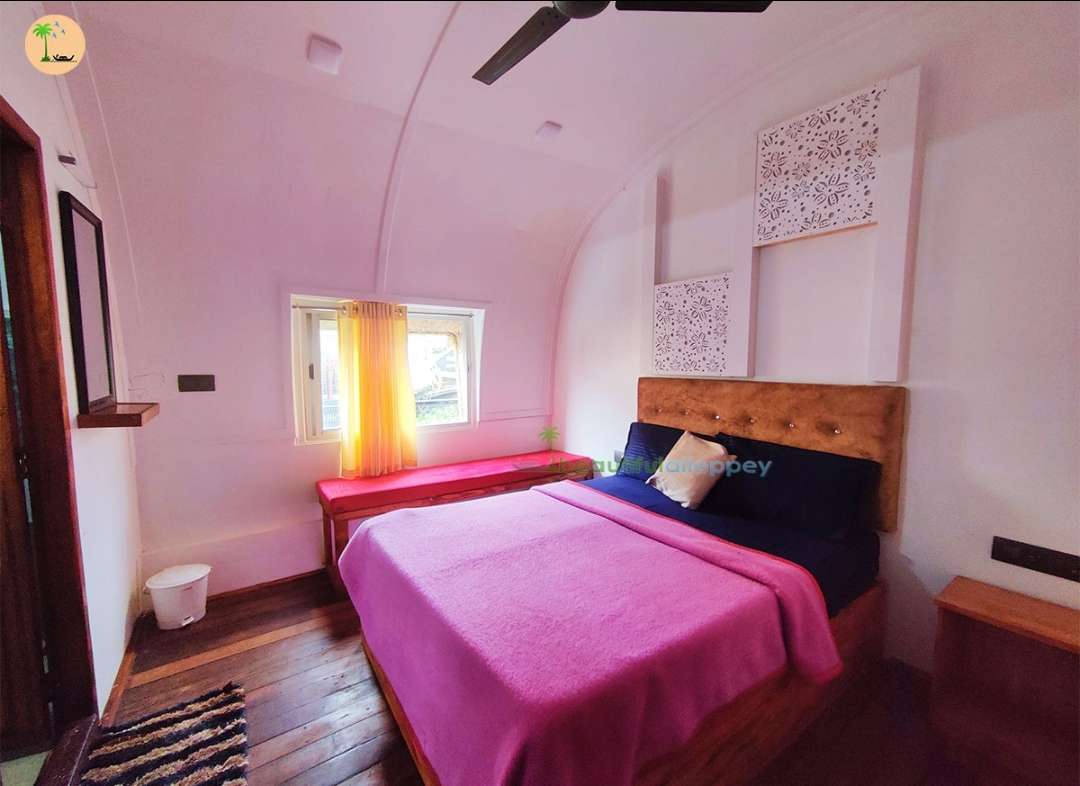 2 Bedroom Houseboat