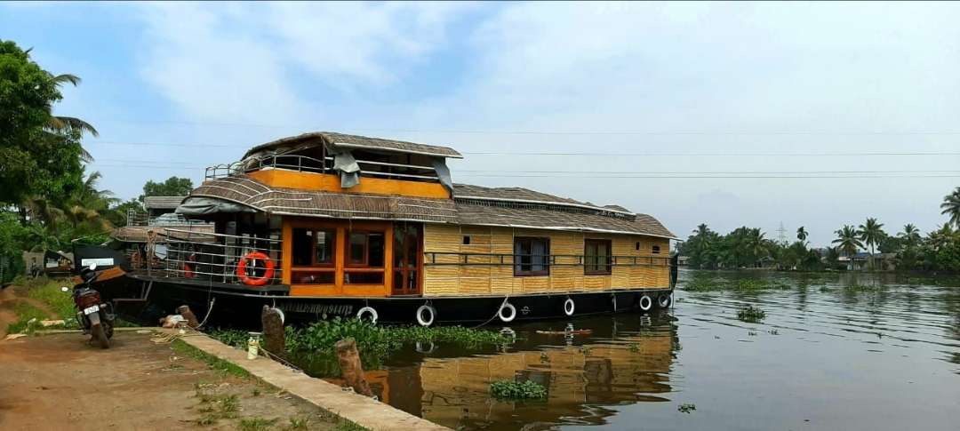 Nandhanam - 2 Bedroom Deluxe Houseboat