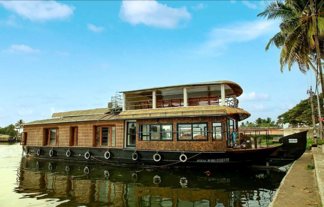 Two bedroom premium houseboat