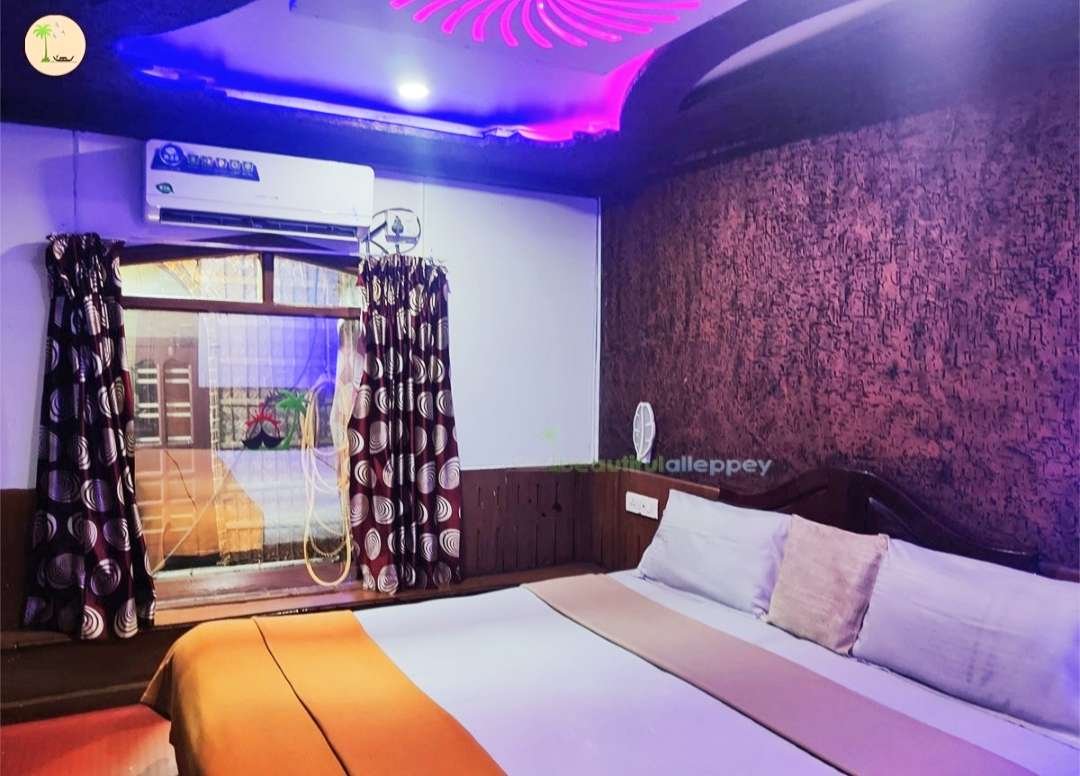 Three Bedroom hosueboat
