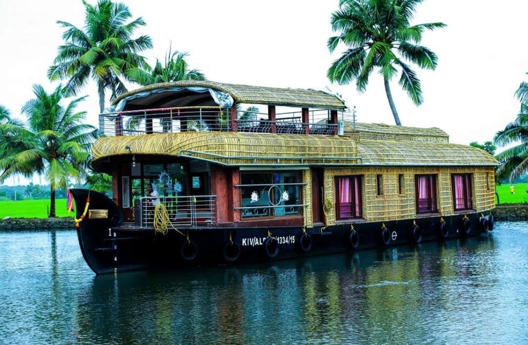 3 Bedroom Premium boat