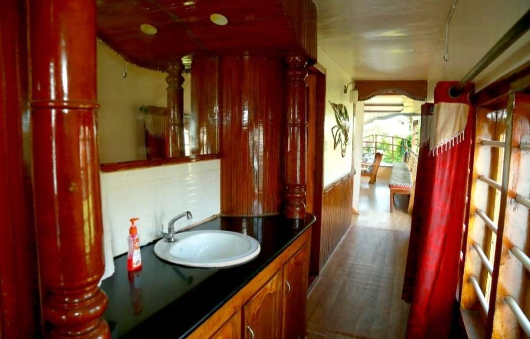 Two Bedroom Premium Houseboat with upper deck Hbcode: GAL02