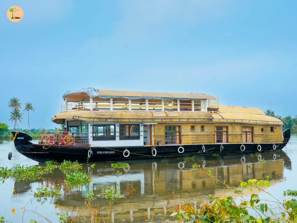 3 Bedroom Premium Houseboat