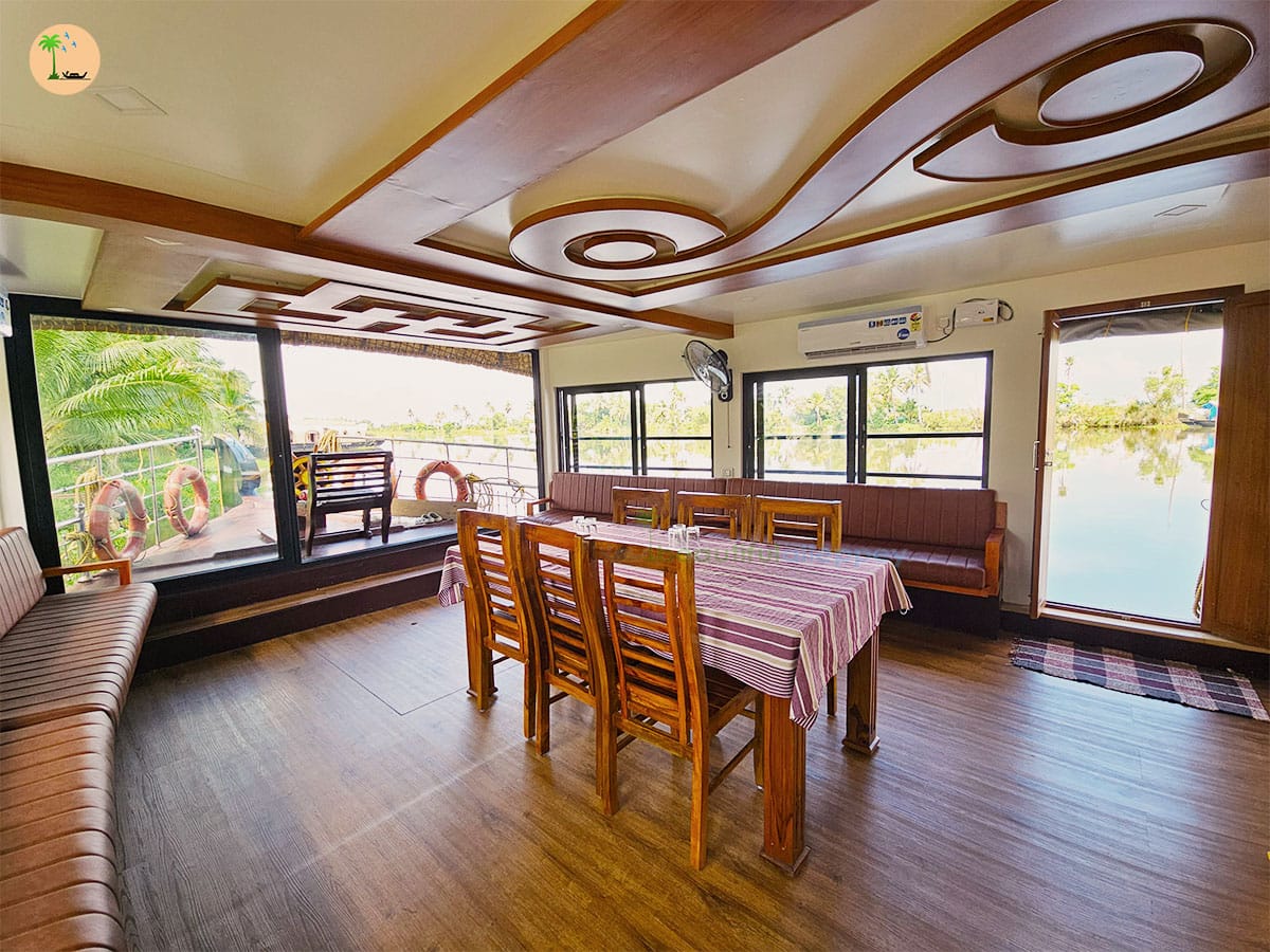 Holiday Home 3 Bedroom Premium Houseboat