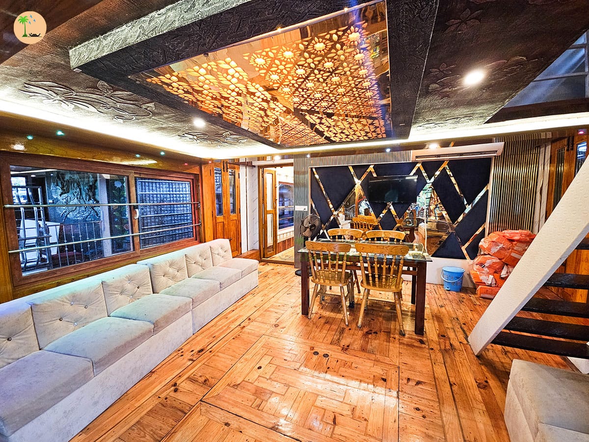 One Bedroom Premium Houseboat with Upper Deck Hbcode: BENZ01