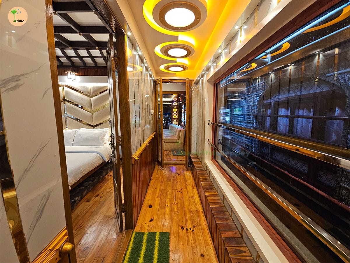 One Bedroom Premium Houseboat with Upper Deck Hbcode: BENZ01