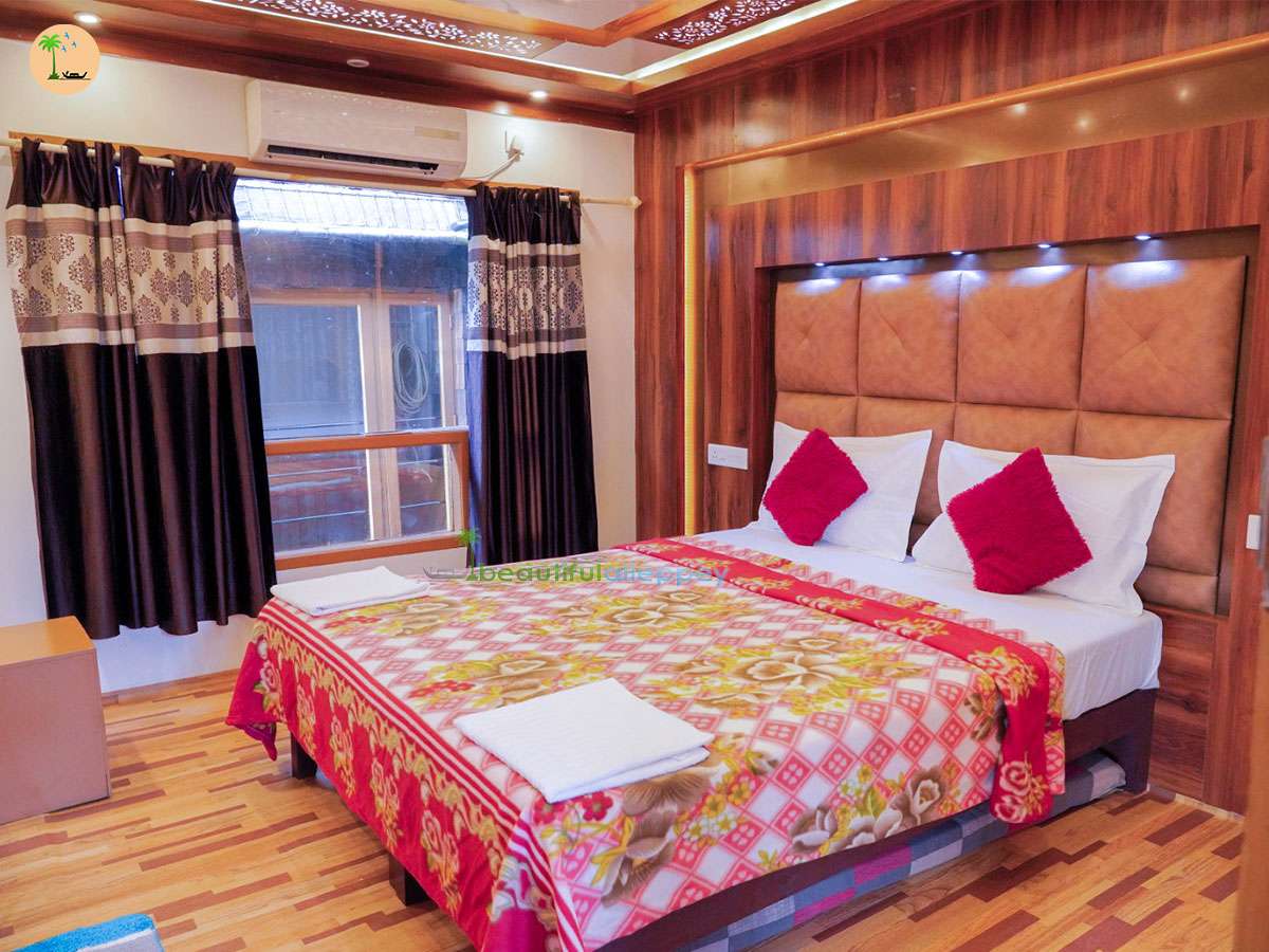 Two Bedroom Premium Houseboat with upper deck – BNU02