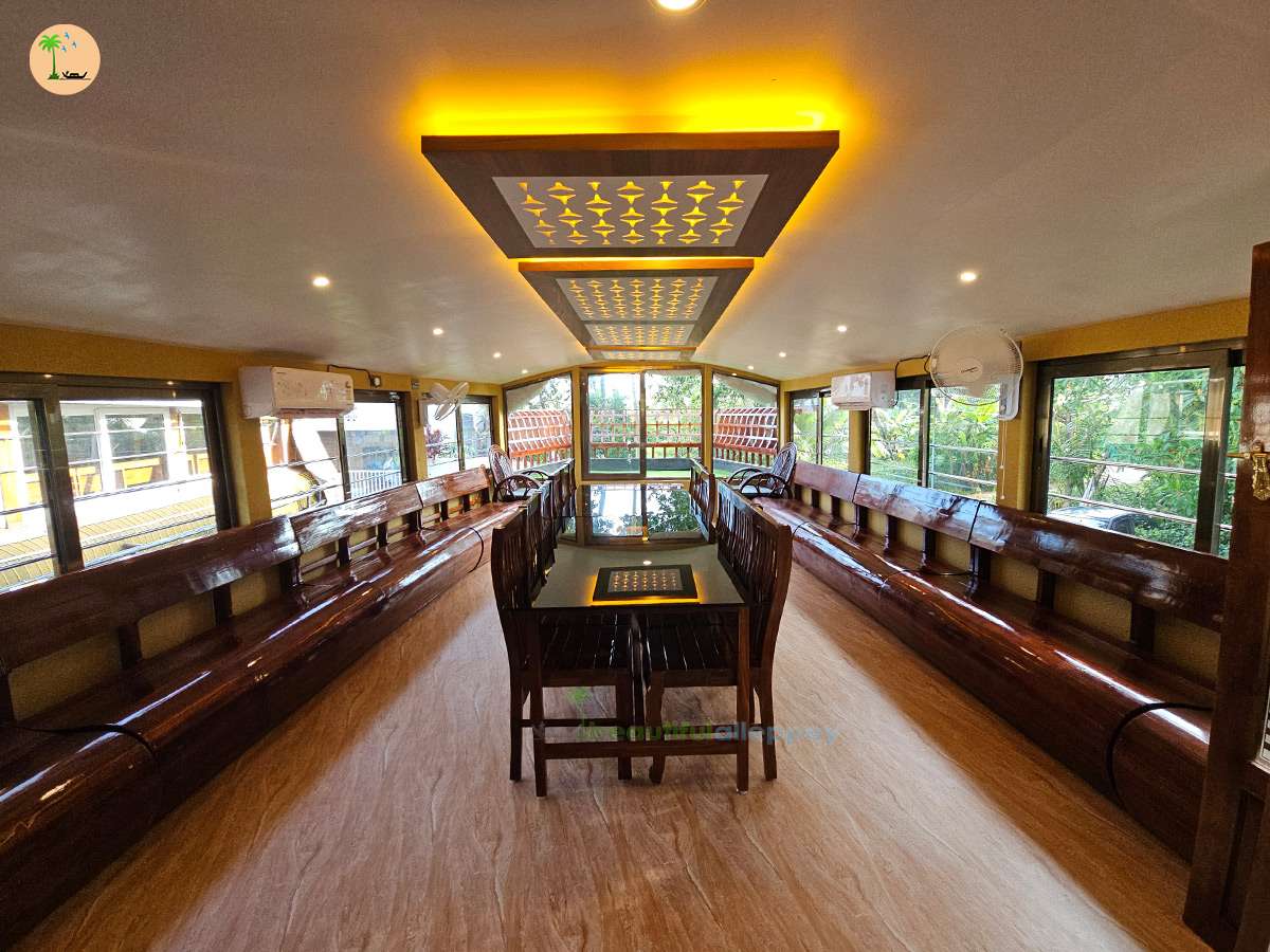 Three Bedroom Traditional Style Premium Houseboat with Upper Deck Hbcode:BGR03