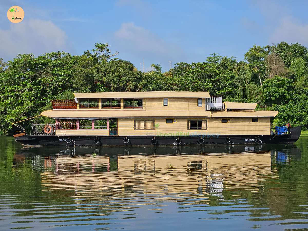 3 bedroom alleppey boathouse