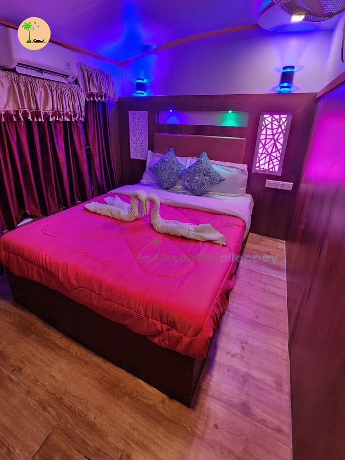 One Bedroom Premium A/C Houseboat with Upper Deck – BGR01
