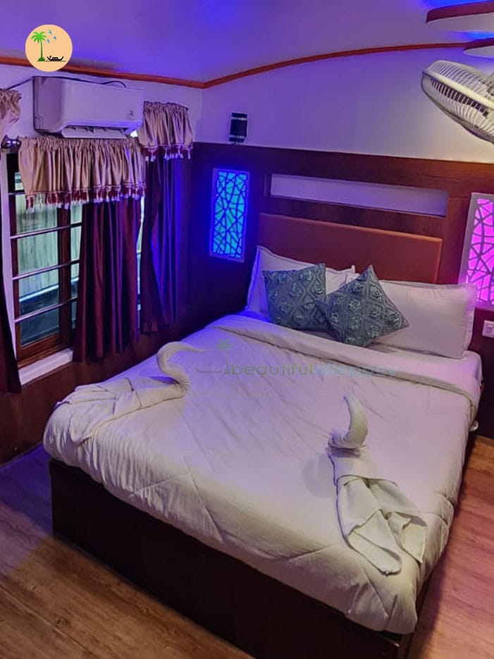 One Bedroom Premium A/C Houseboat with Upper Deck – BGR01