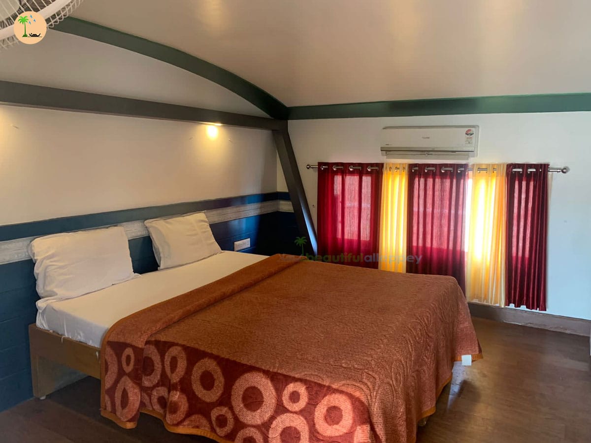 Five Bedroom Deluxe Houseboat with upper deck KMA05