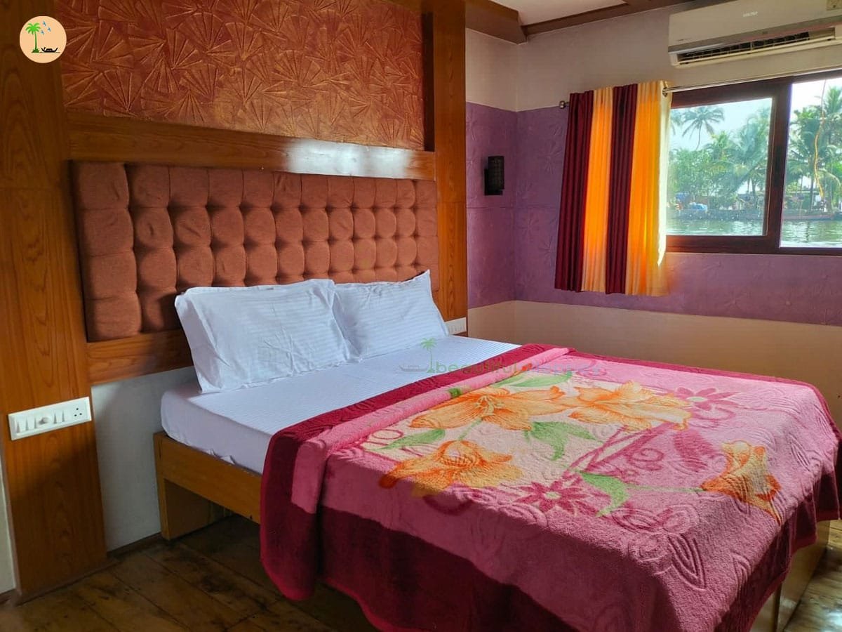 Five Bedroom Deluxe Houseboat with upper deck KMA05