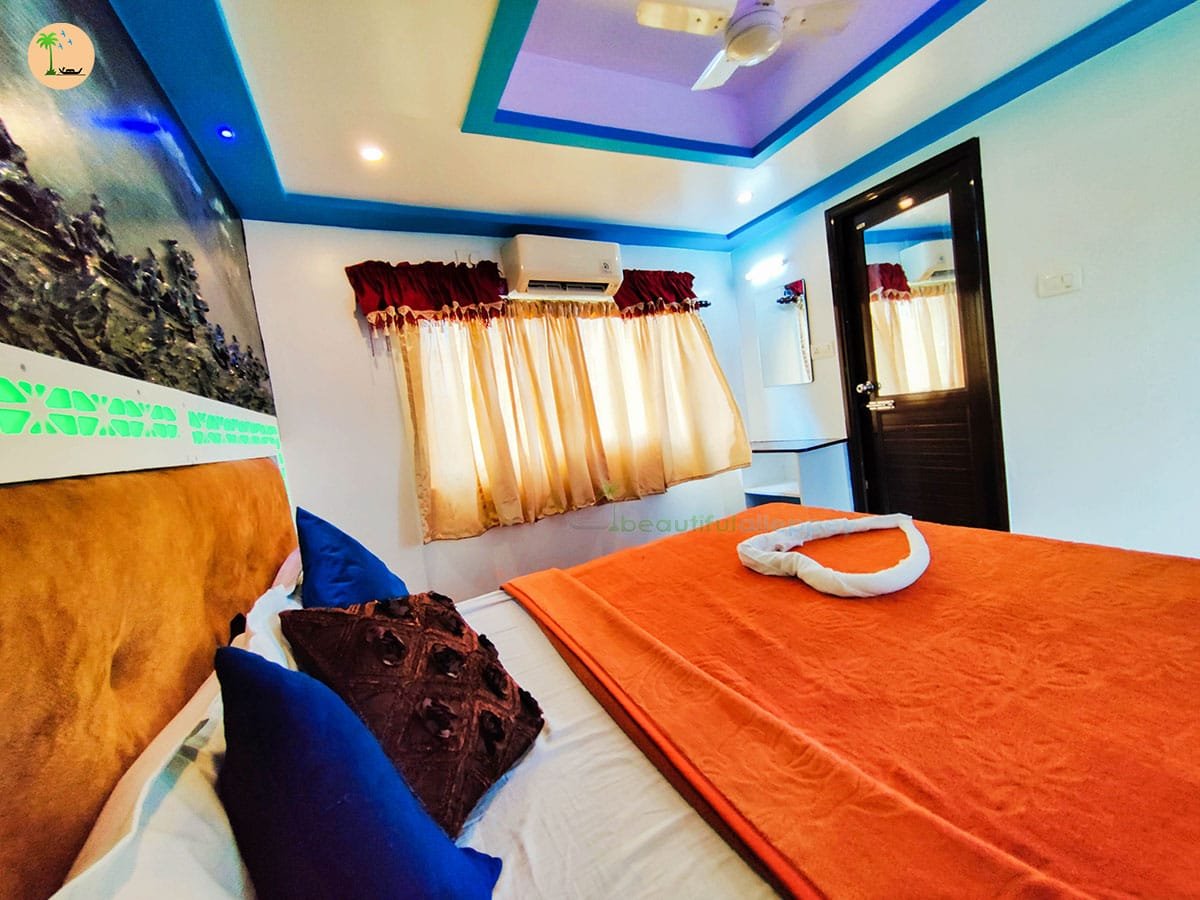 Four Bedroom Deluxe Houseboat with upper deck – BGR04