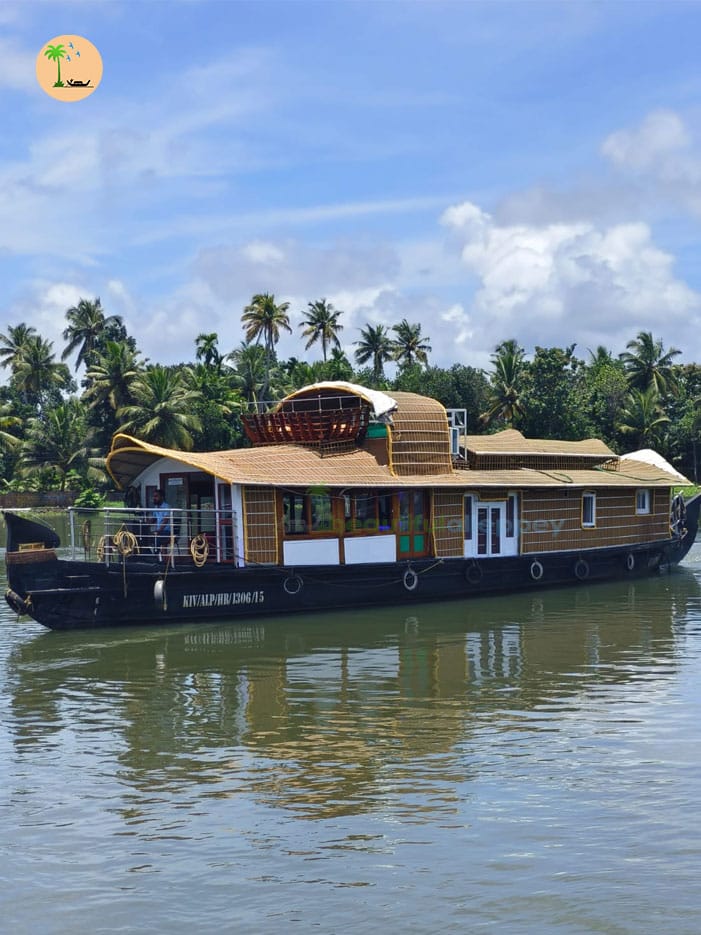 One Bedroom Premium A/C Houseboat with Upper Deck – BGR01