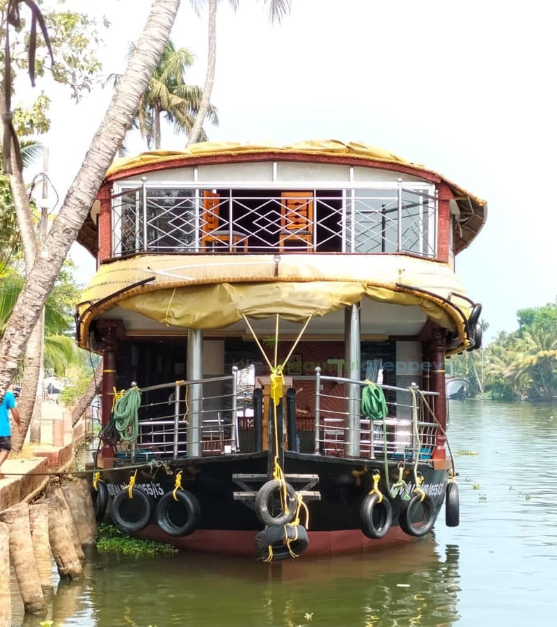 Five Bedroom Deluxe Houseboat with upper deck KMA05