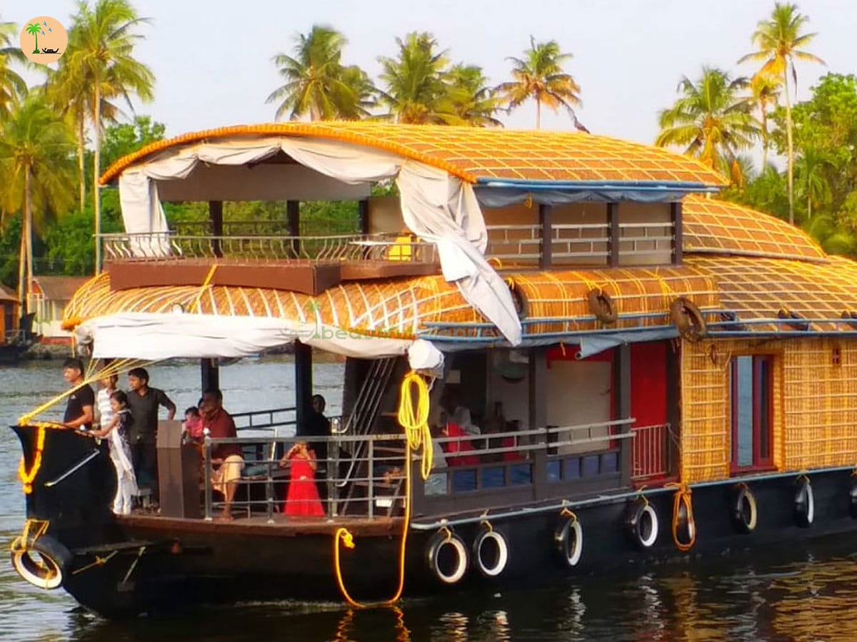 1 Bedroom Deluxe Houseboat