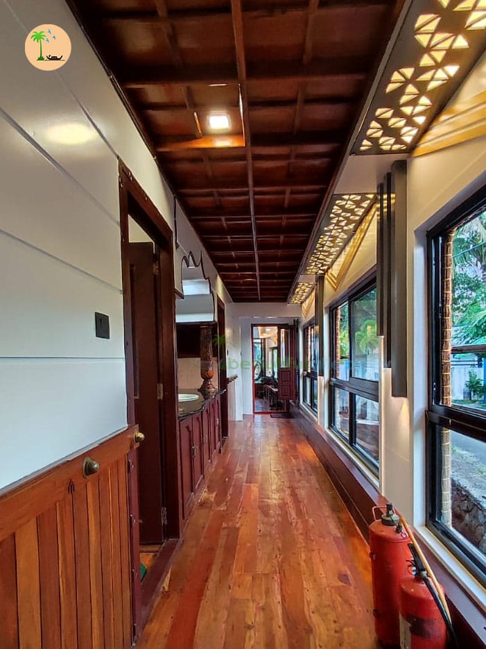 Two Bedroom Premium Houseboat with Upper Deck – LAKR02