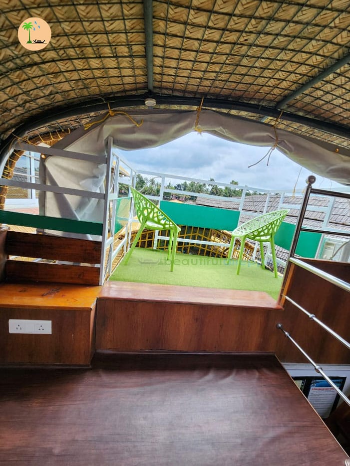 One Bedroom Premium A/C Houseboat with Upper Deck – BGR01