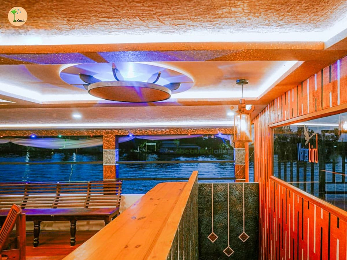 Three Bedroom Deluxe Houseboat with upper deck – WBR03