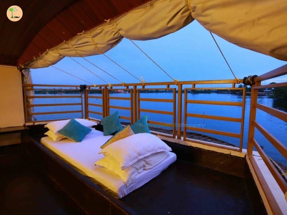 Three Bedroom Premium Houseboat with upper deck – RIV03