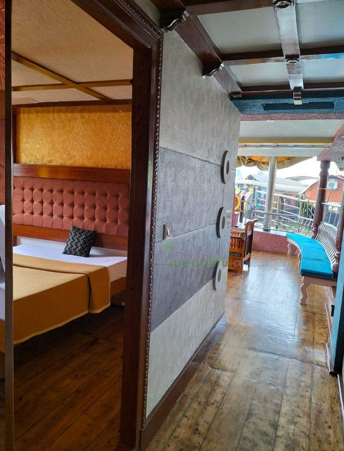 Five Bedroom Deluxe Houseboat with upper deck KMA05