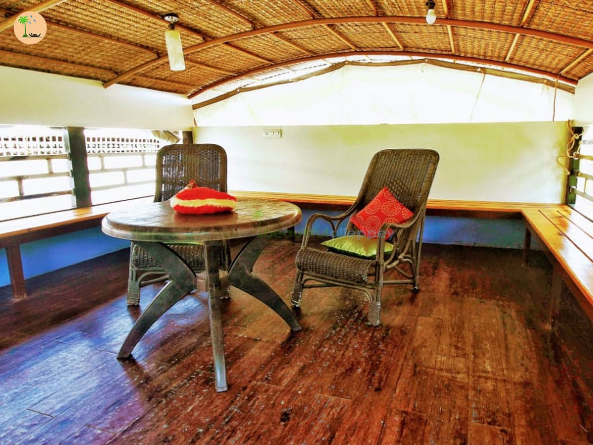One Bedroom Deluxe Houseboat with upper deck KVN01