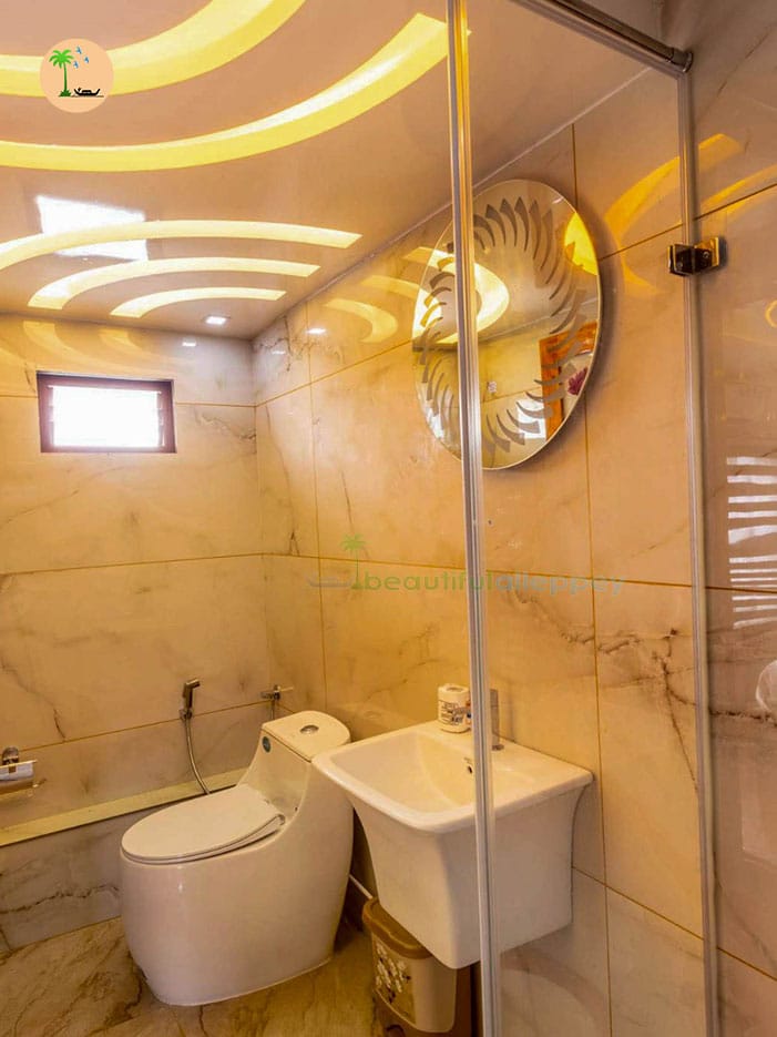 Two Bedroom Ultra Premium Houseboat with Upper Deck FIY02