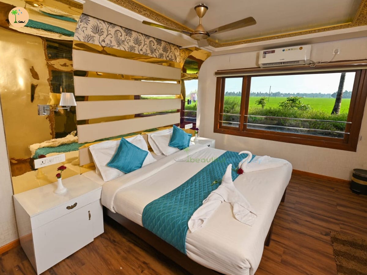 Six Bedroom Luxury Houseboat with Upper Deck IND06
