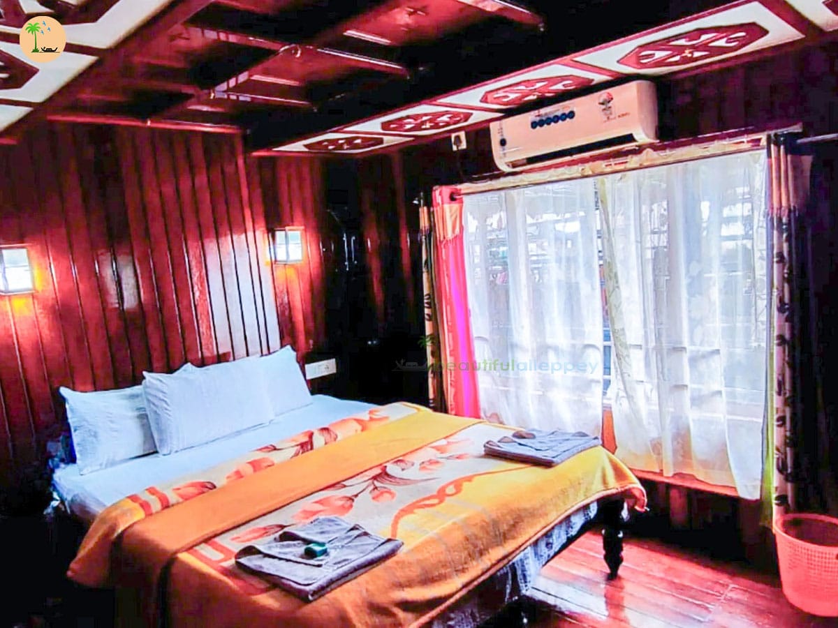 One Bedroom Deluxe Houseboat with upper deck Hbcode: MRB01