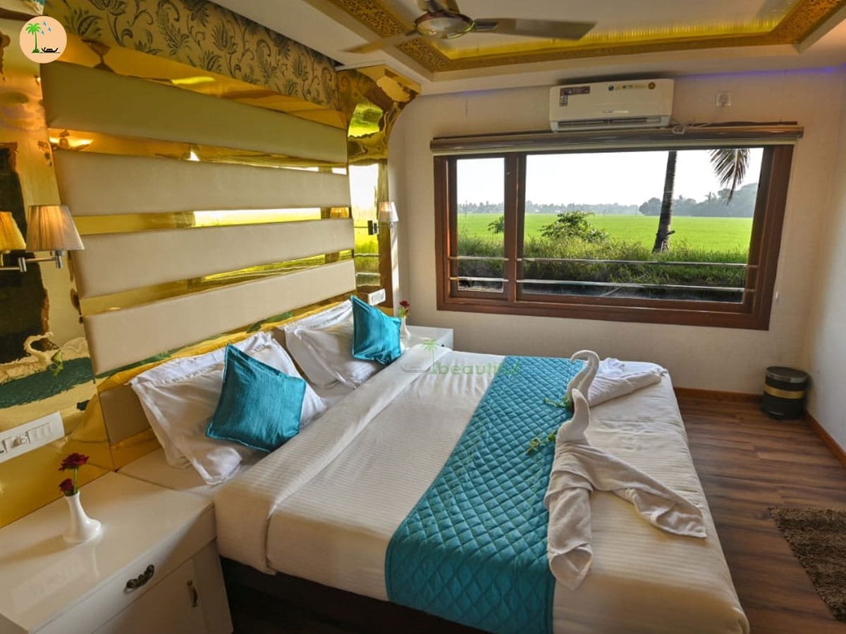 Six Bedroom Luxury Houseboat with Upper Deck IND06