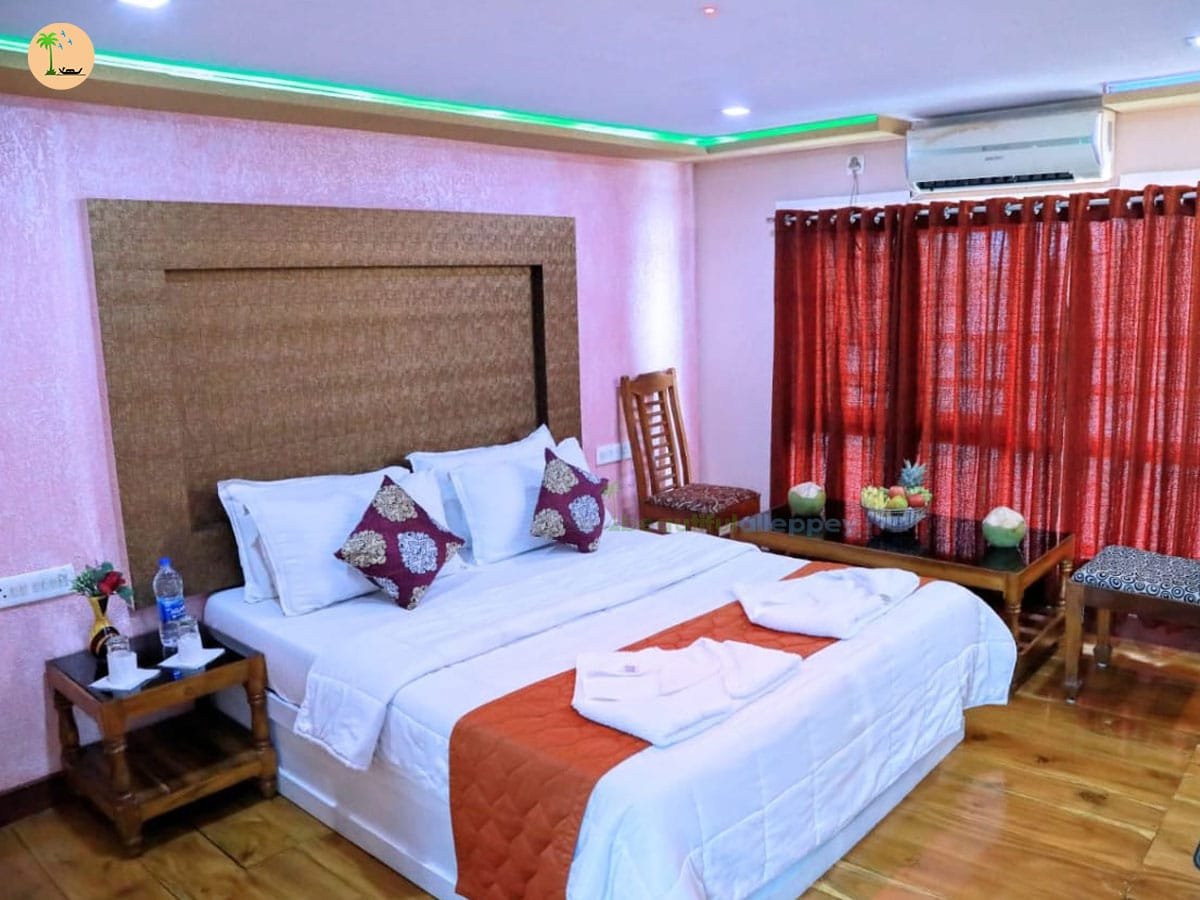 Six Bedroom Premium Houseboat with upper deck AQUA06