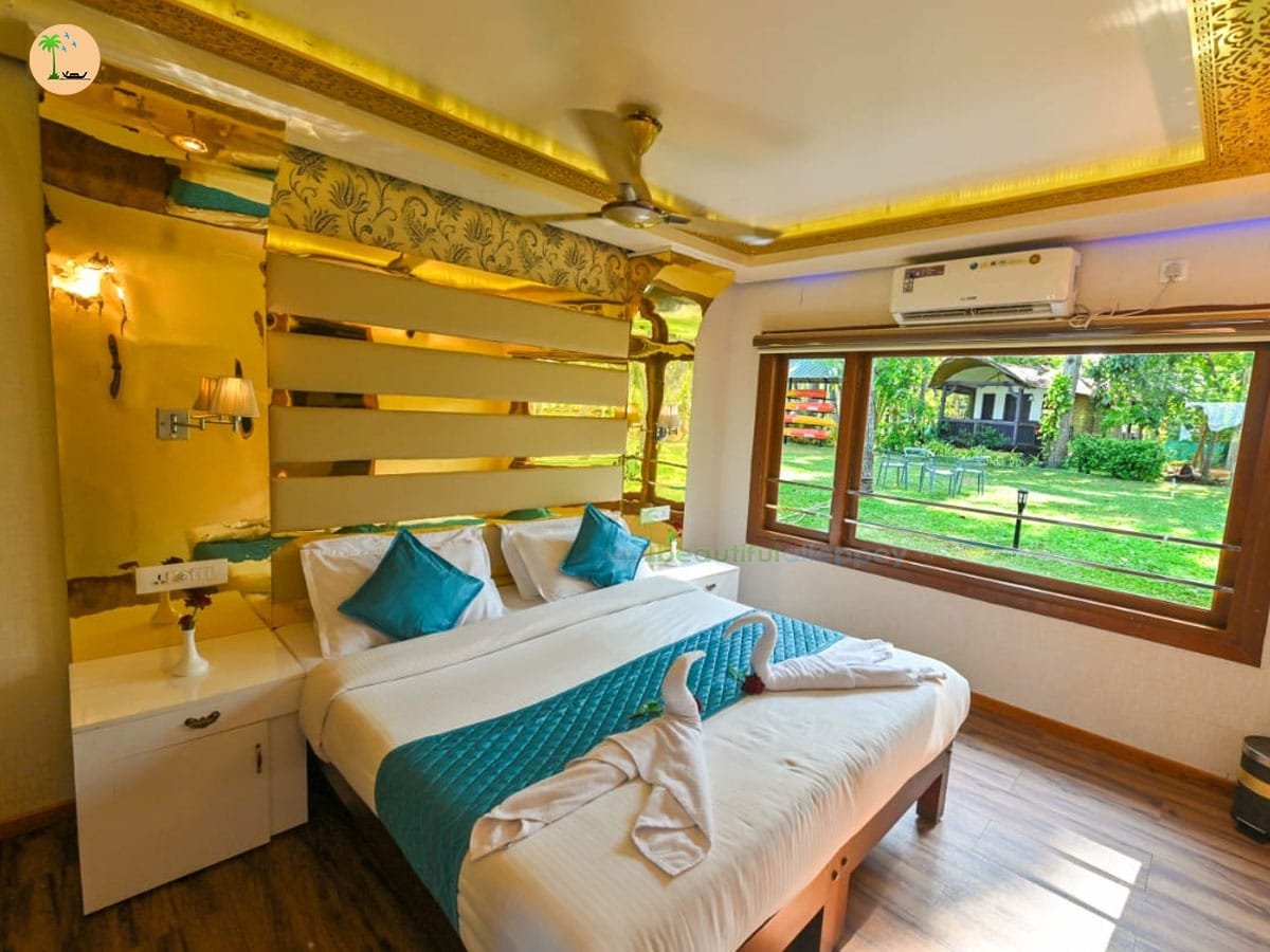 Six Bedroom Luxury Houseboat with Upper Deck IND06