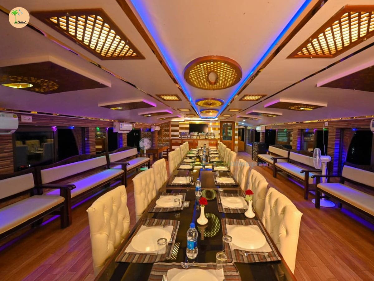 Six Bedroom Luxury Houseboat with Upper Deck IND06