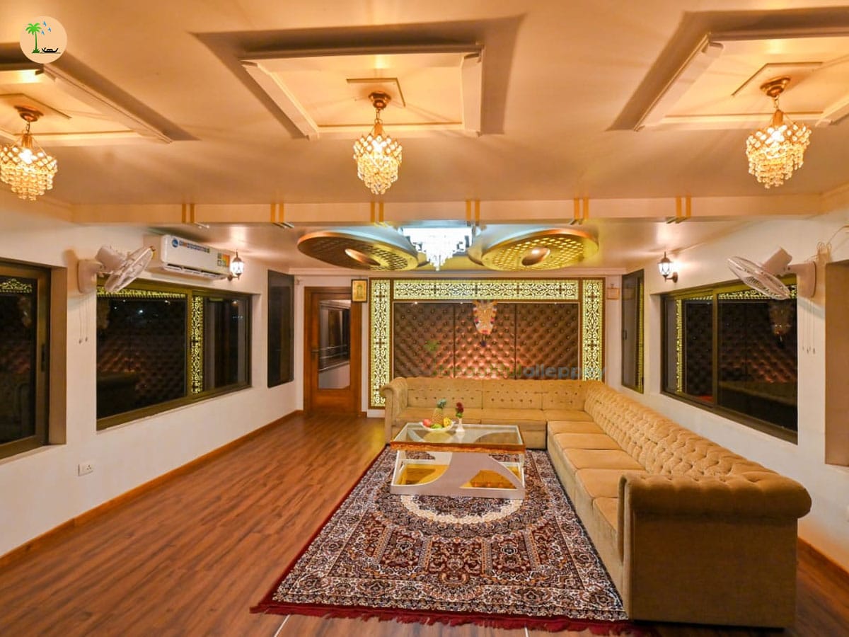 Six Bedroom Luxury Houseboat with Upper Deck IND06