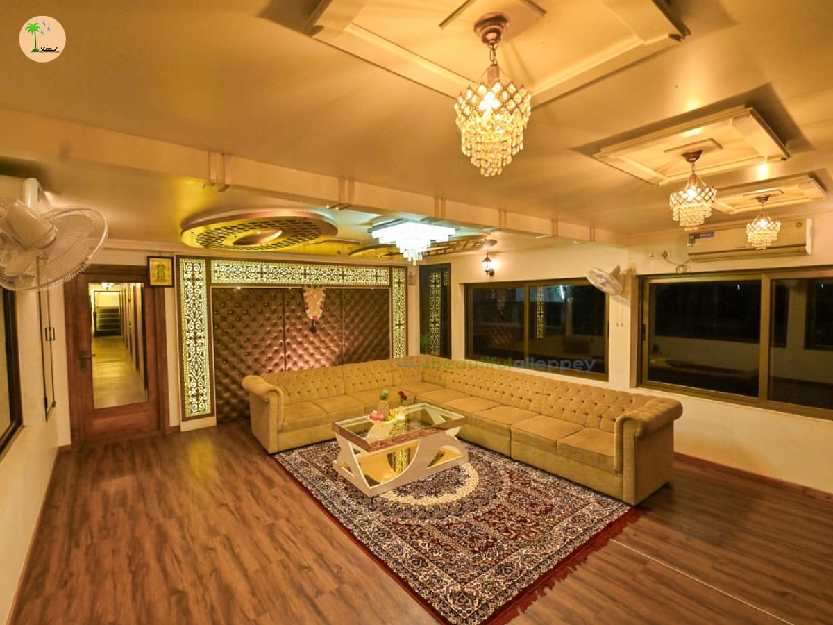 Six Bedroom Luxury Houseboat with Upper Deck IND06