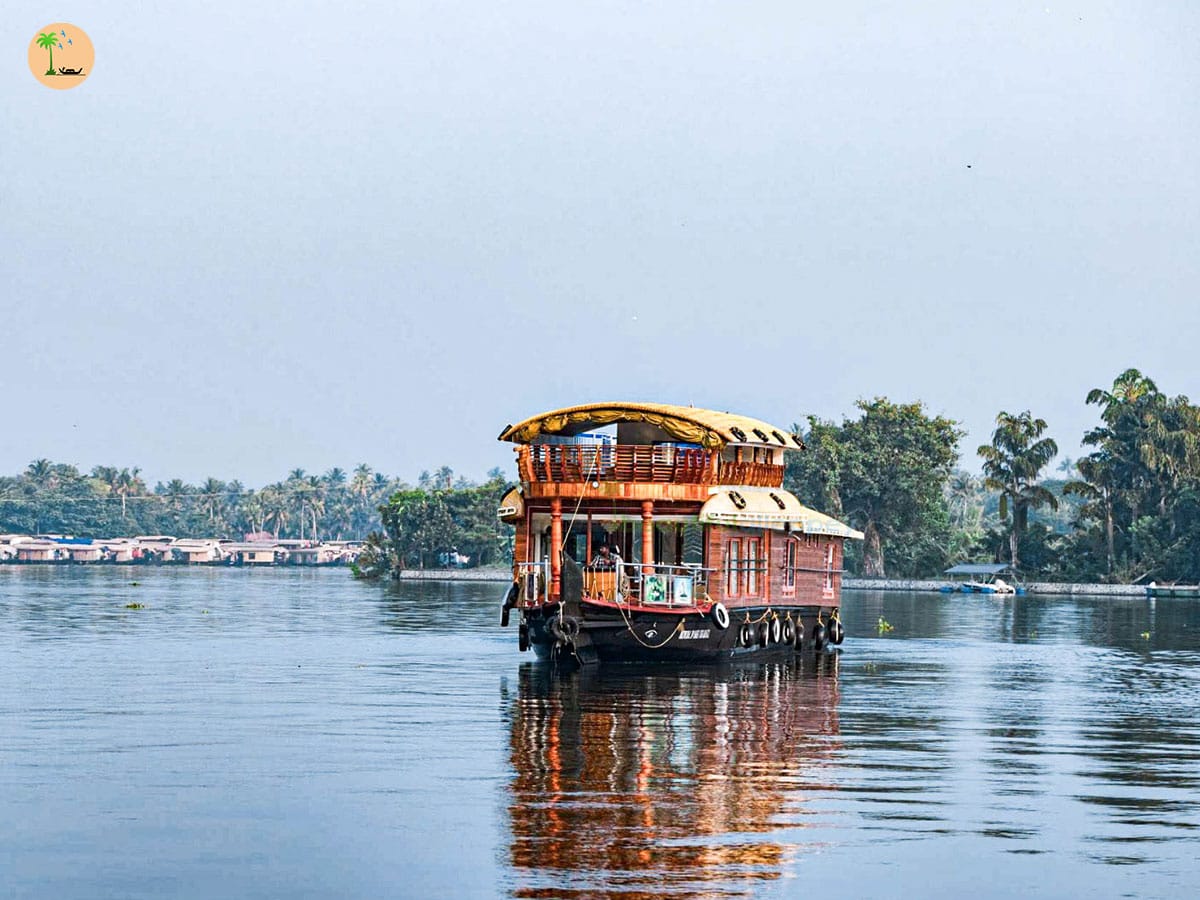 Two Bedroom Ultra Premium Houseboat with Upper Deck FIY02