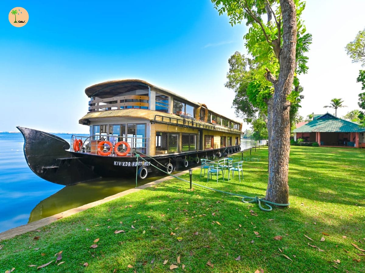 Six Bedroom Luxury Houseboat with Upper Deck IND06