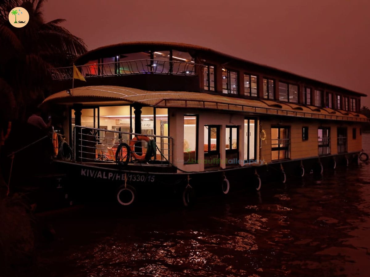 Six Bedroom Premium Houseboat with upper deck AQUA06