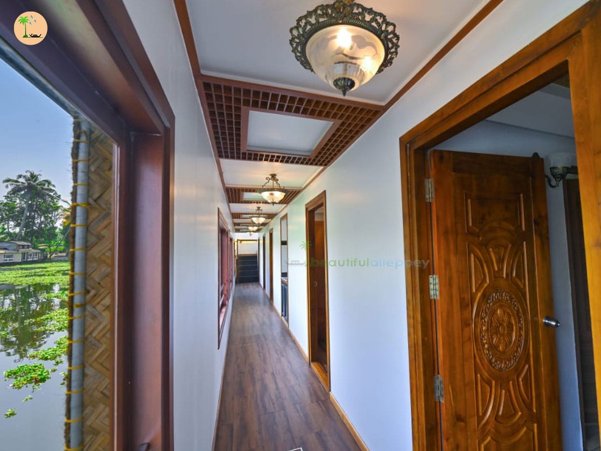 Six Bedroom Luxury Houseboat with Upper Deck IND06