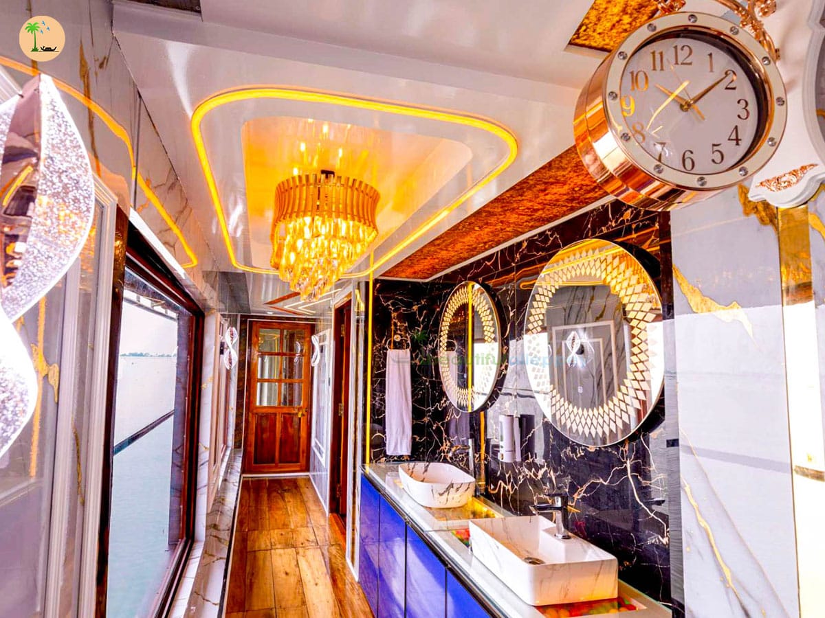 Two Bedroom Ultra Premium Houseboat with Upper Deck FIY02