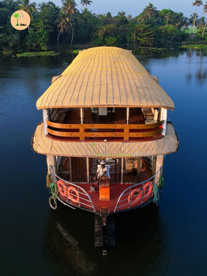 6 Bedroom Luxury Houseboat in Alleppey