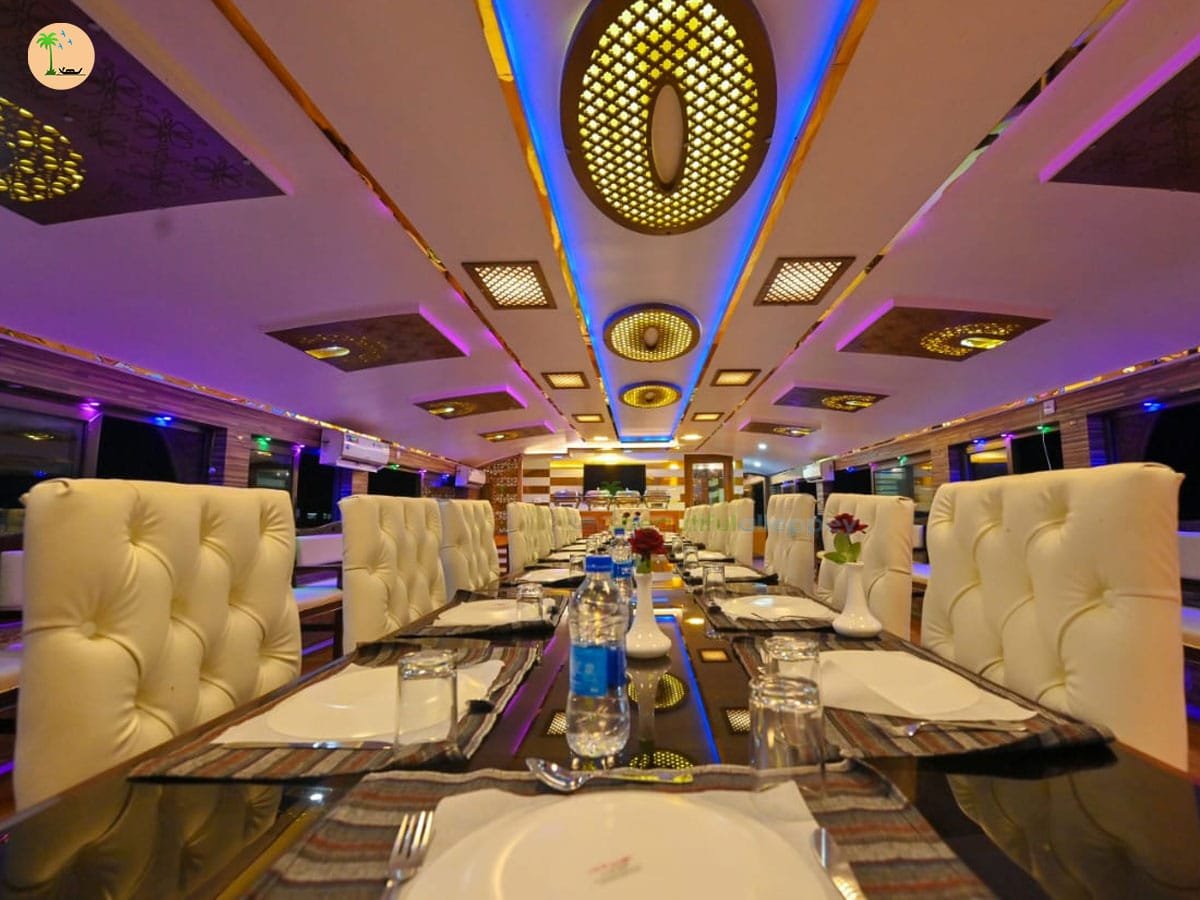 Six Bedroom Luxury Houseboat with Upper Deck IND06