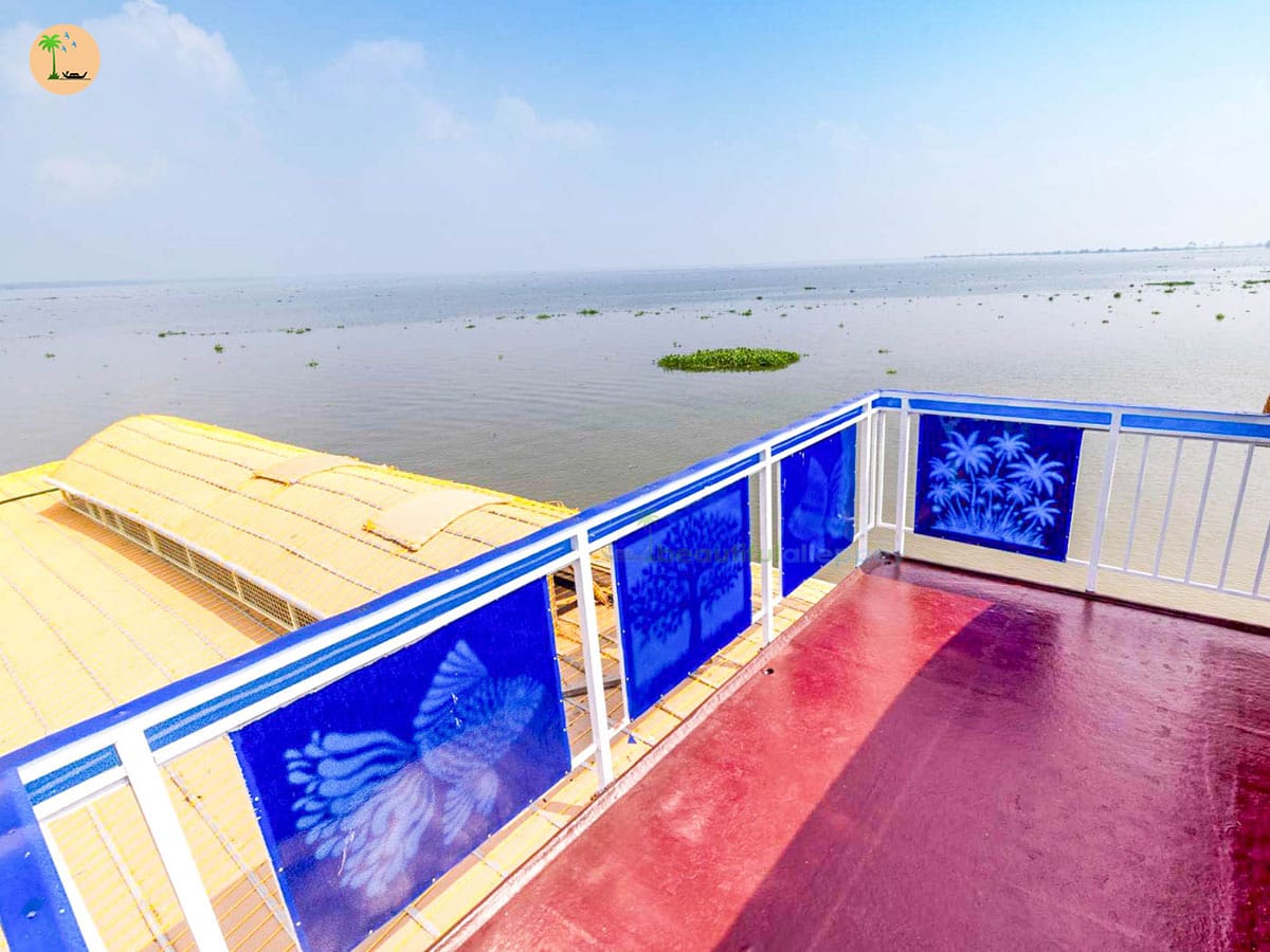 Two Bedroom Ultra Premium Houseboat with Upper Deck FIY02
