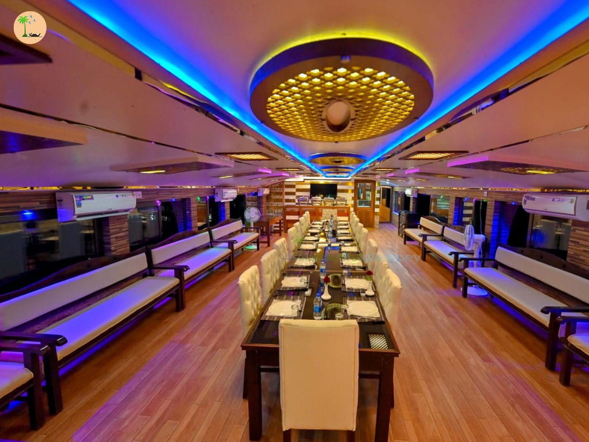 Six Bedroom Luxury Houseboat with Upper Deck IND06