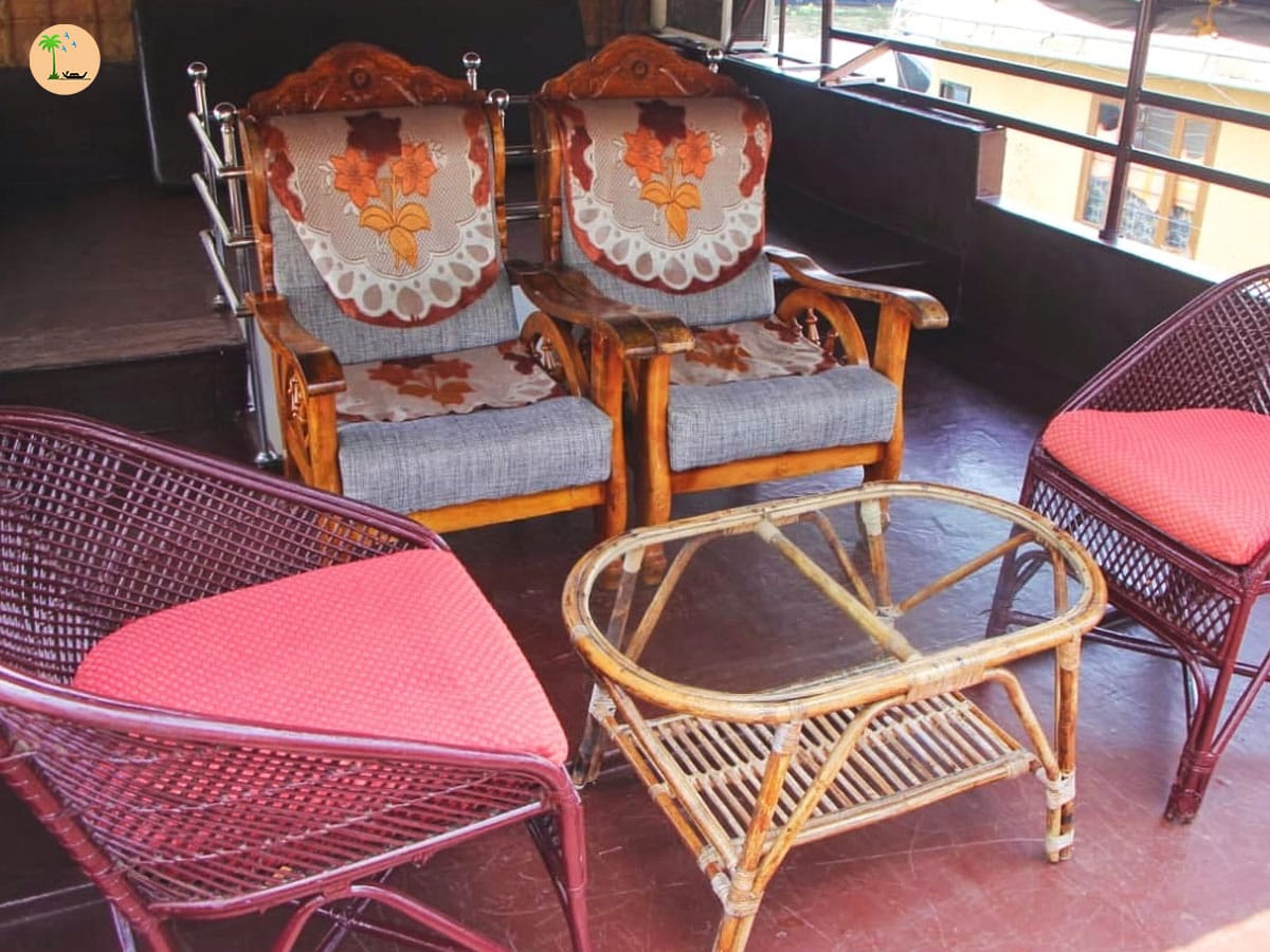 One Bedroom Deluxe Houseboat with upper deck DYNA01