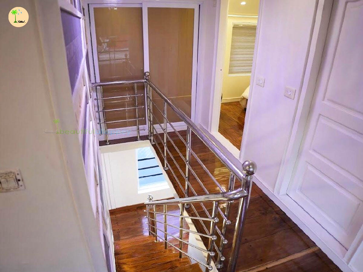 Five Bedroom Premium Houseboat with Upper Deck BLUE05