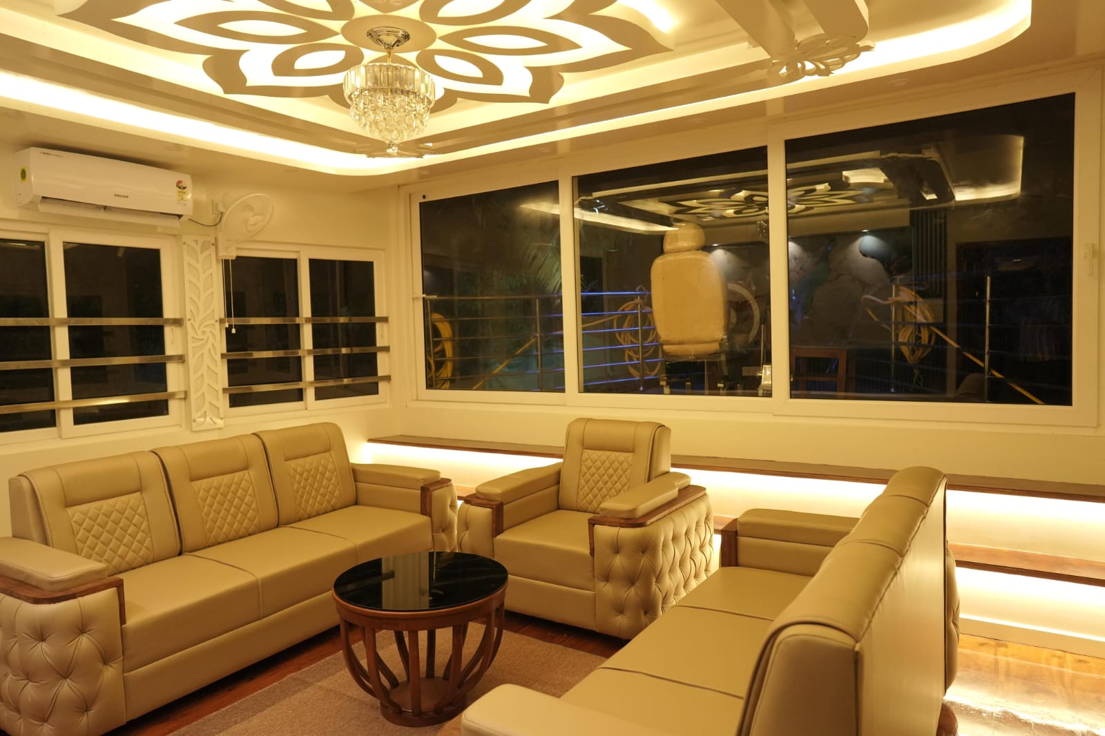 Five Bedroom Premium Houseboat with upper deck KINGS05